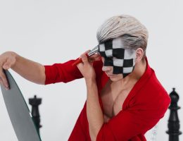 Fashion Faux Pas Bandit: Why the Disguise Stood Out