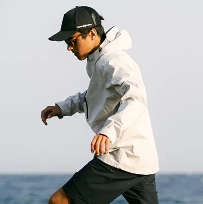 Henri Lloyd Mav Lite Shell 2.0 Review: A Technical Waterproof Jacket Built for Everyday Wear Henri Lloyd Mav Lite Shell 2.0 Review: A Technical Waterproof Jacket Built for Everyday Wear